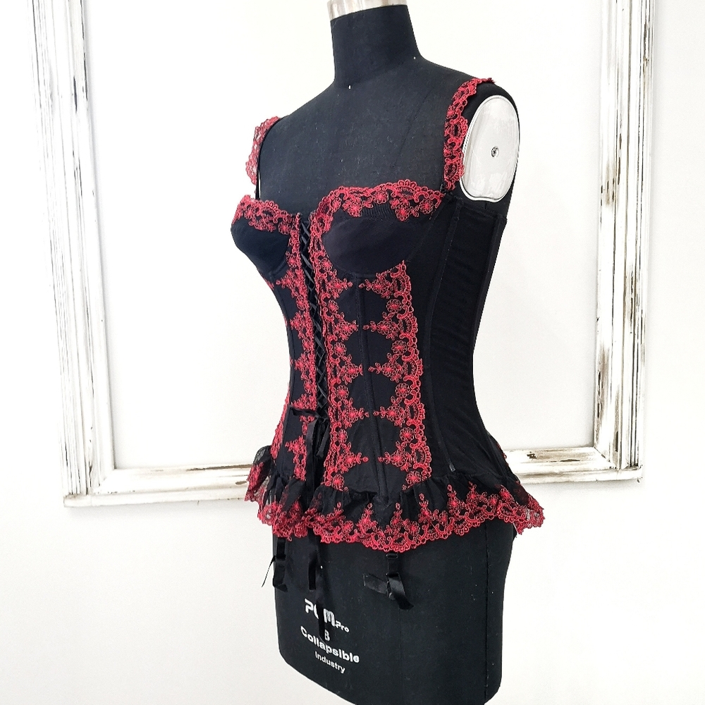 Vintage Romantic Red Floral Laced Corset - Picture 6 of 11